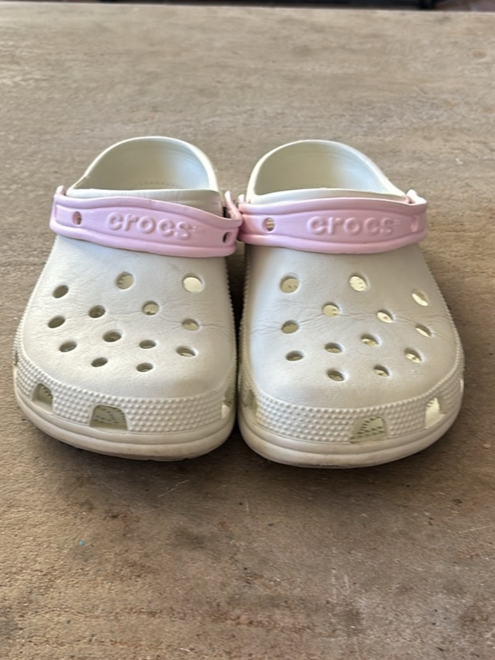 Women’s Crocs Classic Clogs size 7/Mens size 5 (A-2)
